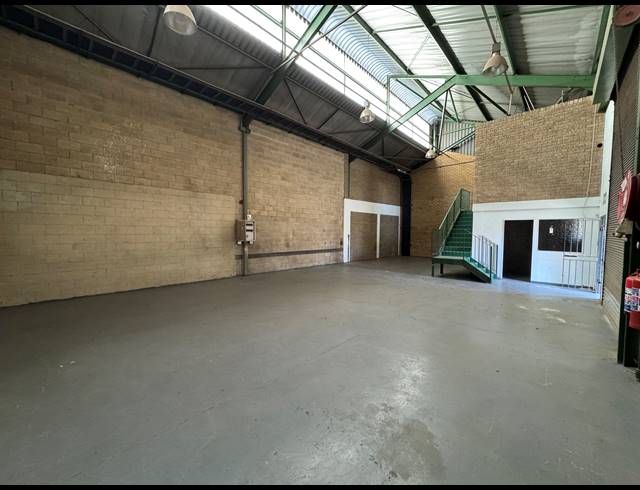 183M² WAREHOUSE TO LET IN ROBERTVILLE